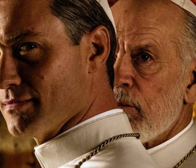 Джуд Лоу против Джона Малковича: новый трейлер «Нового Папы»