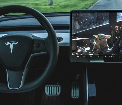 Disney Plus будет доступен в автомобилях Tesla