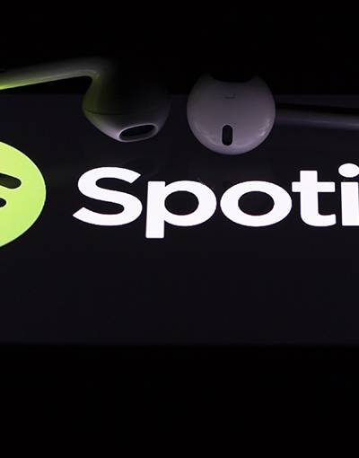 Spotify запускает плей-листы с подкастами