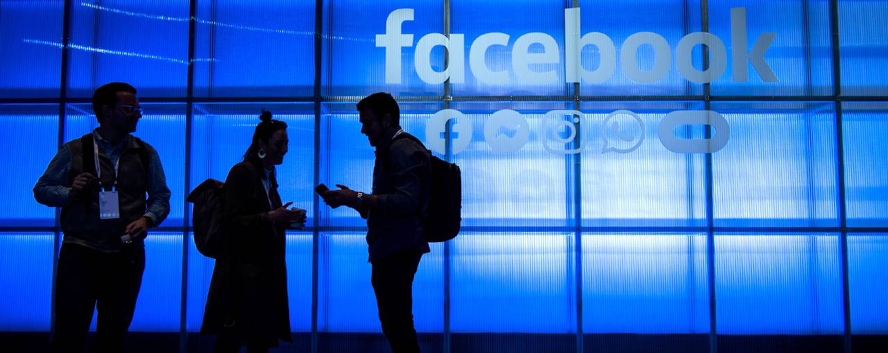 Facebook начал маркировать мировые СМИ, финансируемые государством. Все, кроме американских