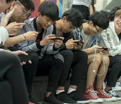 Китайские гиганты Tencent и iQiyi хотят объединиться против Netflix