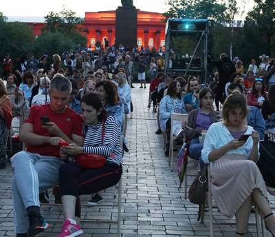 «Віддана» та «Гірська жінка: На війні»: у парку Шевченка продовжать безкоштовні покази українського кіно